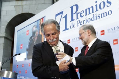Rafael Fraguas y Fernando González-Urbaneja en la entrega de premios.