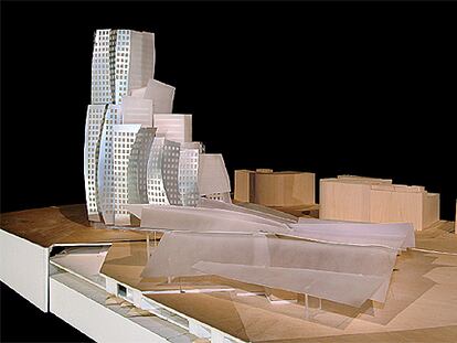 Maqueta del edificio proyectado por el arquitecto Frank Gehry junto a la estación de la Sagrera.