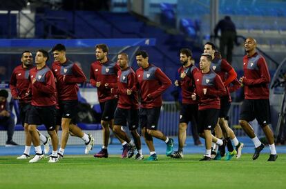 Los jugadores del Sevilla en un entrenamiento.