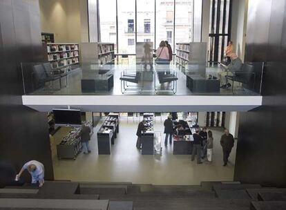 Una de las salas de la biblioteca Sant Antoni, inaugurada ayer.