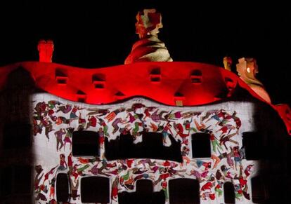 Una escena del espect&aacute;culo que se pudo ver ayer en La Pedrera para celebrar sus cien a&ntilde;os.