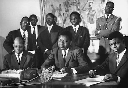 Moise Tshombe en el centro, durante una conferencia de prensa en 1965.