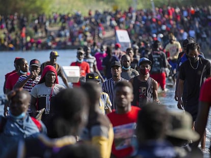 Las imágenes de la caravana migrante en Texas