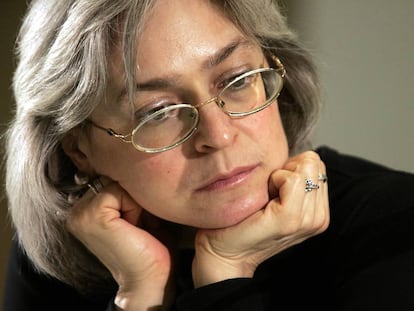 La escritora y periodista rusa Anna Politkovskaya, en Barcelona, en 2004.