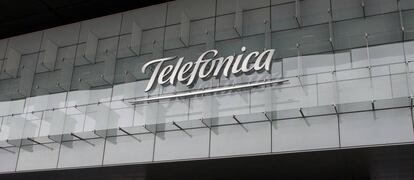 Logotipo de Telefónica en su sede del Distrito C.