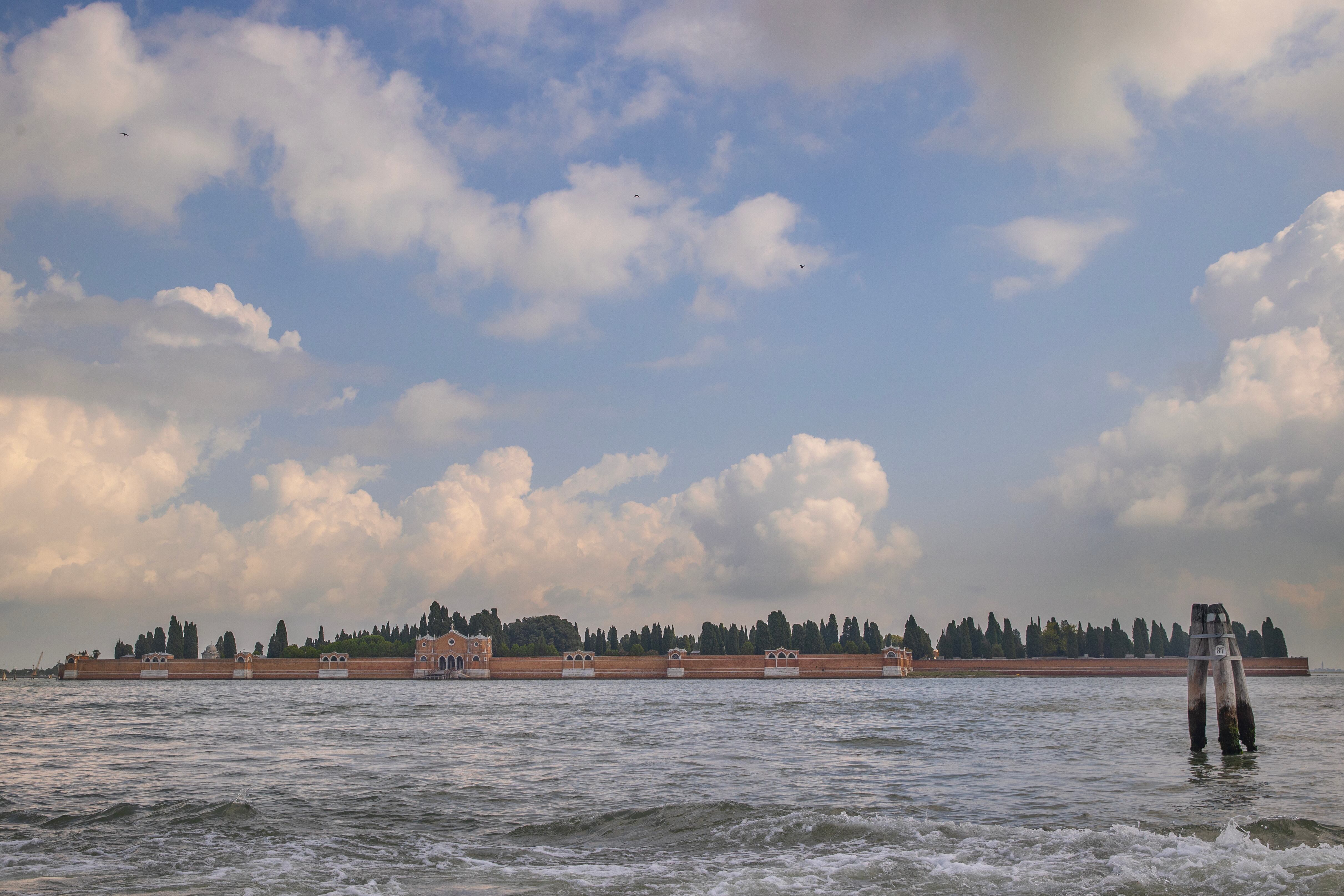Isla de San Michele, cementerio de Venecia (Italia).
