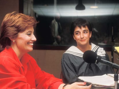 María Teresa Campos junto a Patricia Ballestero, en una imagen sin datar del archivo de RTVE.