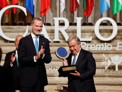El rey Felipe VI entrega el Premio Europeo Carlos V al secretario general de la ONU, el portugués António Guterres, esta mañana en el Monasterio de Yuste (Cáceres).