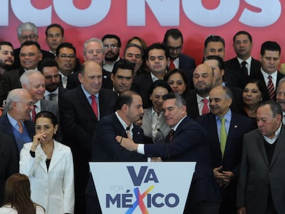 Integrnates de la alianza Va por México durante una conferencia en Ciudad de México, en febrero de 2023.