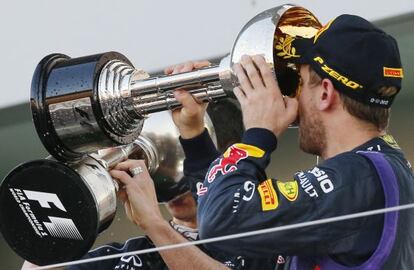 Sebastian Vettel celebra la victoria en Suzuka.