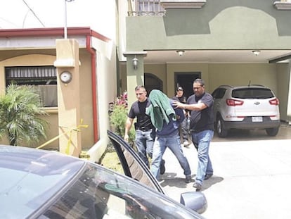 El piloto, en el momento de la detenci&oacute;n en San Jos&eacute;