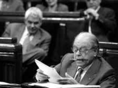 B 38135 (15/NOV/00) -color- Parlament, preguntas a Jordi Pujol. -foto: Marcel·li Sáenz.
