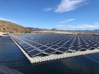 La central desaladora por energía solar de Mazarrón (Murcia), que
reducirá el precio del agua.