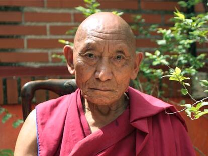 "¡Ha venido el Dalai Lama!", exclama un niño al verle en Las Ventas.