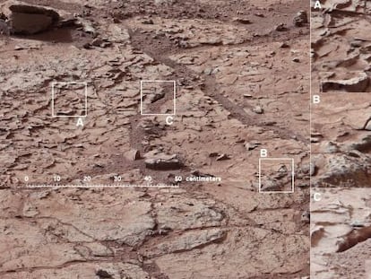 Fotografía de la roca elegida por los científicos para que el robot Curiosity realice las primeras perforaciones en el suelo de Marte.