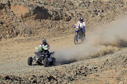 Ignacio Casale (I) y Taye Perry en la primera etapa del Dakar.