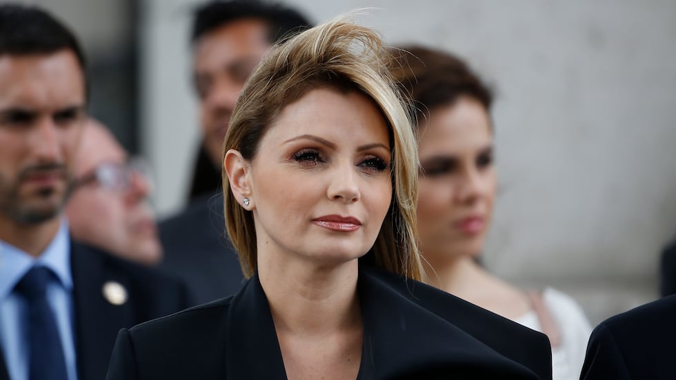 Con esa misma mirada: Angélica Rivera regresa a la televisión con una ...