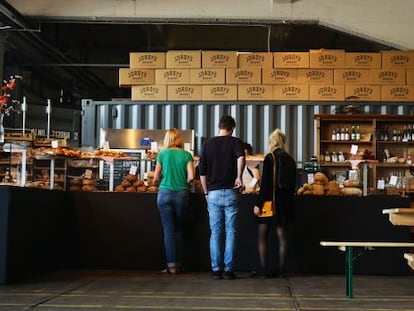 Jordy&rsquo;s Bakery, puesto de panader&iacute;a artesanal en la Fenix Food Factory de R&oacute;terdam (Holanda).