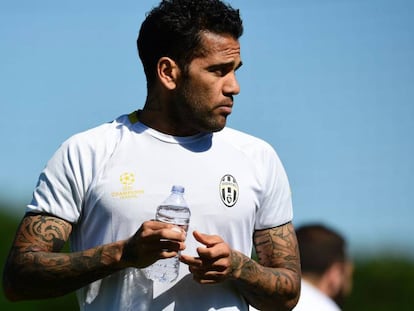 Dani Alves, en el entrenamiento de la Juventus de este lunes.