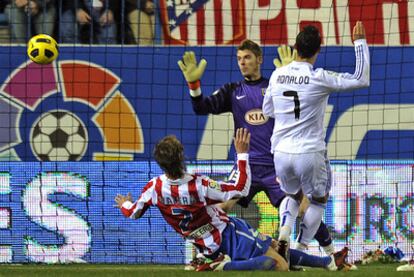 Cristiano se anticipa a Valera y marca el único gol del partido.