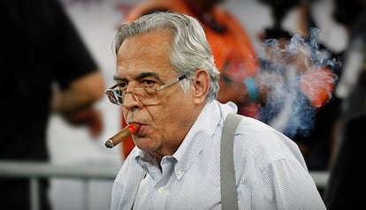 Eurico Miranda, com seu inseparável charuto.