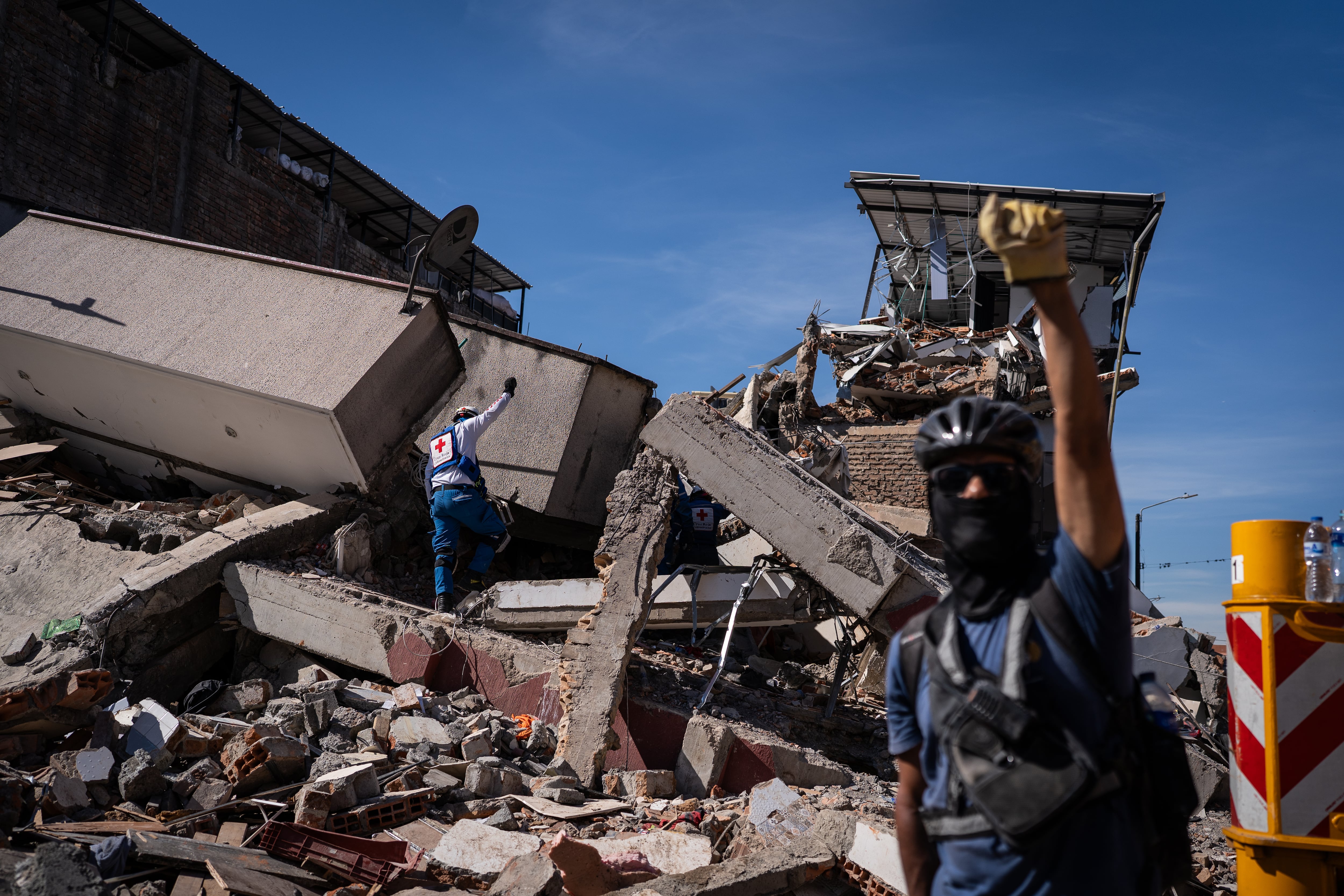 Última hora del terremoto en Colombia, en directo | Asciende a 224 la cifra de muertos por el seísmo en Colombia de magnitud 7,4