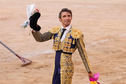 Fernando Robleño, en la vuelta al ruedo tras la muerte del quinto toro.