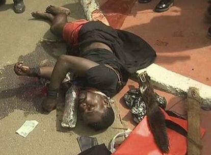 El asaltante muerto durante el ataque al palacio presidencial de Malabo, en una imagen facilitada por el Gobierno de Guinea Ecuatorial.