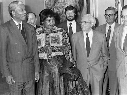 En 1991, Marcelino Camacho con Nelson Mandela y su mujer.