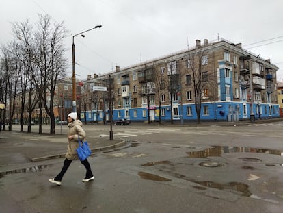 Cruce de calles en Krivói Rog, la ciudad del presidente de Ucrania, Volodímir Zelenski.