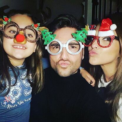 David Bustamante publicó esta imagen junto a su hija, Daniela, y su esposa, Paula Echevarría. Los tres pasaron la Navidad juntos en Asturias, donde nació la actriz española. 