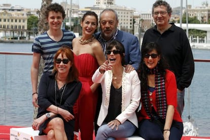 Gracia Querejeta junto a los actores de '15 años y un día'