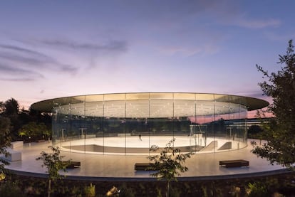 Teatro Steve Jobs, en Cupertino (EE UU), diseñado por Norman Foster.