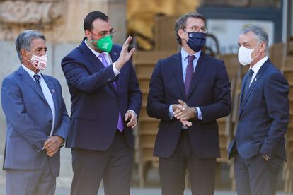 Desde la izquierda, los presidentes de Cantabria, Miguel Angel Revilla; Asturias, Adrián Barbón; Galicia, Alberto Núñez Feijóo y el lehendakari, Iñigo Urkullu, durante un encuentro en julio de 2021.