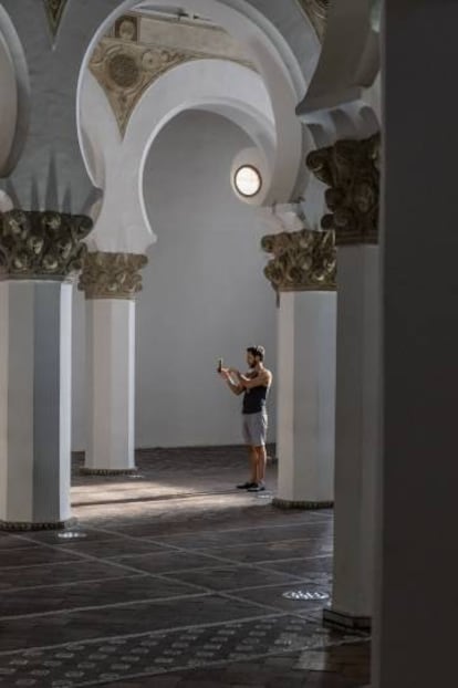 Interior de la sinagoga de Santa María la Blanca de Toledo.