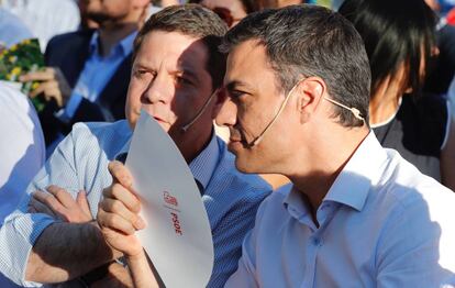 Pedro Sánchez con Emiliano García Page