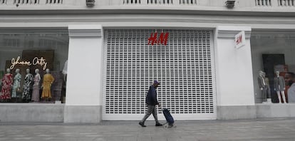 A closed H&M store on Madrid's Gran Vía.