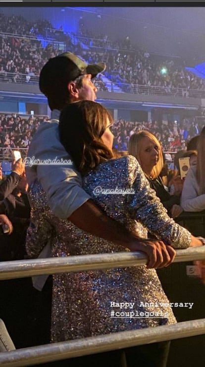 Ana Boyer, con su marido, el tenista Fernando Verdasco, en el concierto de su hermano Enrique Iglesias este sábado en el WiZink Center (Madrid).