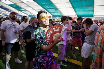 Primer dia del festival Sonar en Barcelona. Asistentes del Sonar en la pista del escenario Sonar Vilage.