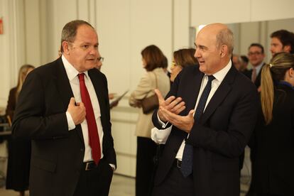 David Vegara, responsable de riesgos de Banco Sabadell, junto a Francisco Uría, socio responsable de sector financiero en KPMG España.