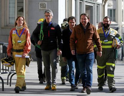 Iglesias, tras registrar en el Congreso una proposición de ley del estatuto base de los bomberos forestales el 31 de enero.