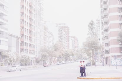 Viven juntos en Buenos Aires. Todas las mañana van a rezar y después a trabajar a la misma oficina.