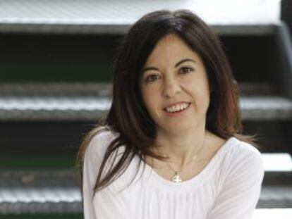 Natalia Sanmartín, autora de la novela 'El despertar de la señorita Prim', en la redacción de Cinco Días.