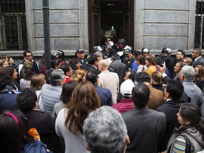 Polícia peruana bloqueia entrada do Congresso