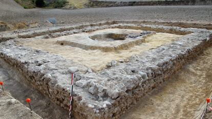 Estructura funeraria hallada en Caraca, vista desde el noroeste.