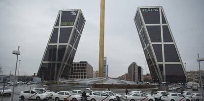 Las torres KIO en la plaza de Castilla en Madrid