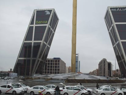 Las torres KIO en la plaza de Castilla en Madrid 