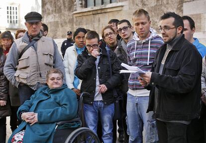 Usuarios y trabajadores de un Centro Ocupacional de Dependencia en una imagen de archivo.