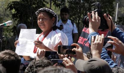 &#039;Marichuy&#039; Patricio, durante su registro en el INE. 