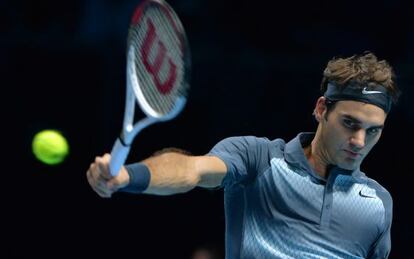 Federer devuelve un golpe ante Gasquet.